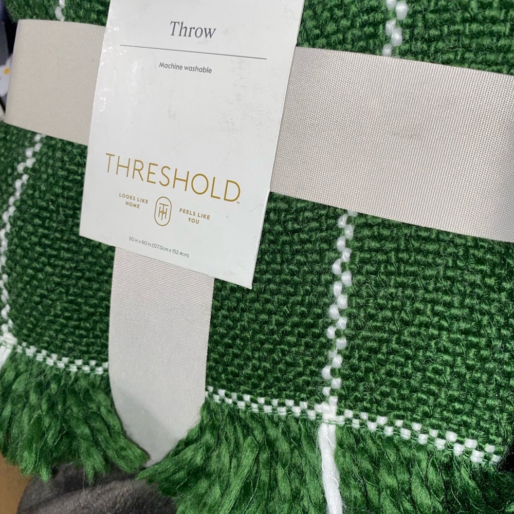 Threshold Green Plaid Throw Blanket 50’x60’ New - Picture 5 of 5